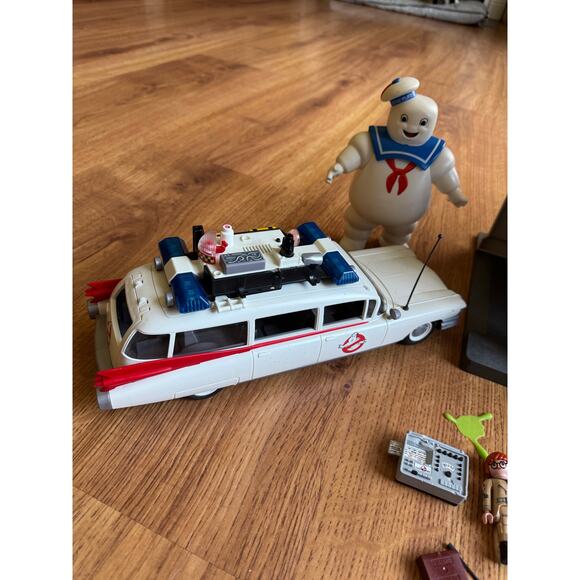 Playmobil Ghost Busters firehouse and car - missing and broken pieces incomplete - Picture 6 of 12